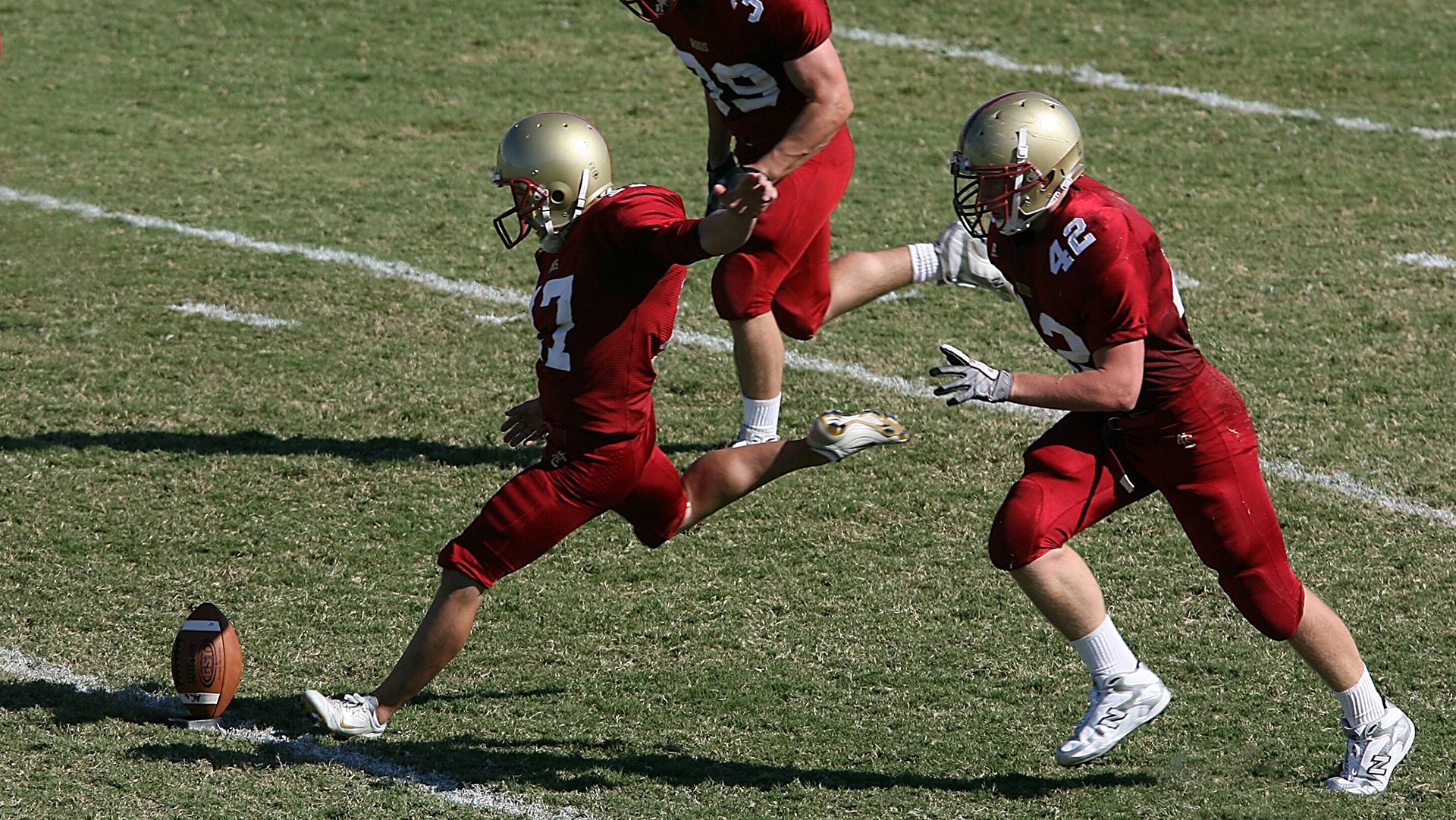法甲豪门“边路+高压”战术：打乱对手战略，足球高压战术